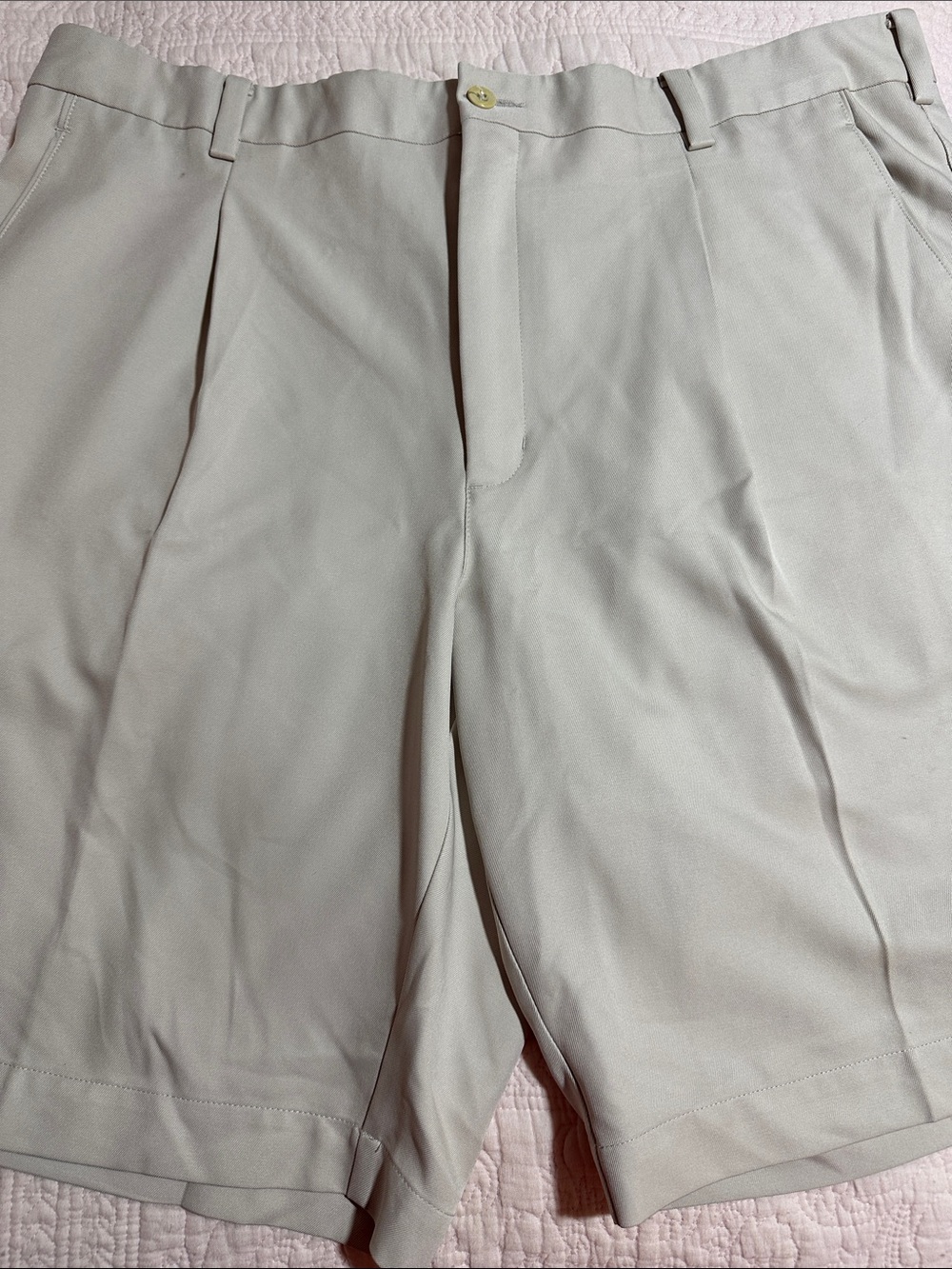 Nike Men's Light Taupe Flat-Front Golf Shorts